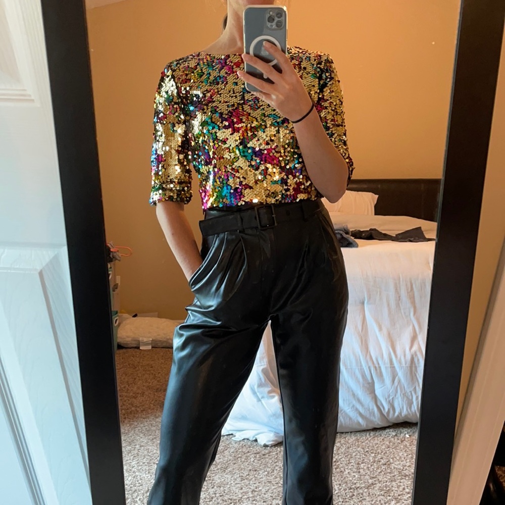 Multi color sequence top. - Picture 5 of 5